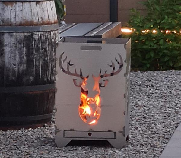 Feuertonne mit Hirschmotiv
